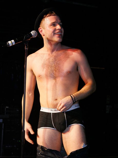 Olly Murs (finally) bags himself a date after stripping 