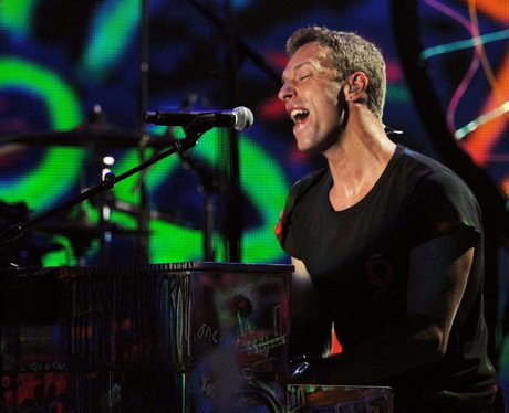 chris-martin-grammys-performance-1329102127-view-0.jpg