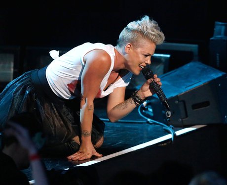 Pink sings her new song 'Blow Me (One Last Kiss)' to the Roundhouse ...