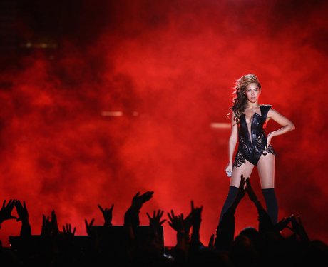 Beyonce plays the US Super Bowl 2013